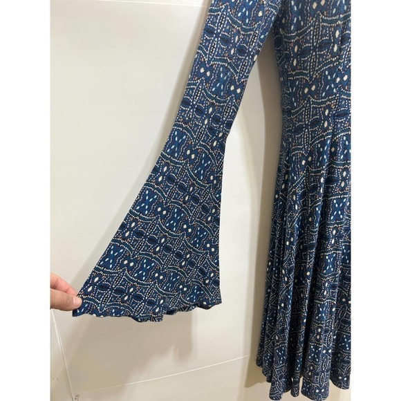 Cecico Dress Small Blue Criss Cross Front Bell Flare Sleeves Rayon Blend Boho - Picture 4 of 7